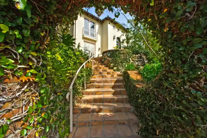 Summit-Malibu_exterior-building